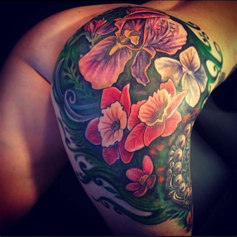 floral butt tattoo|160 ideias de Flower tattoo 